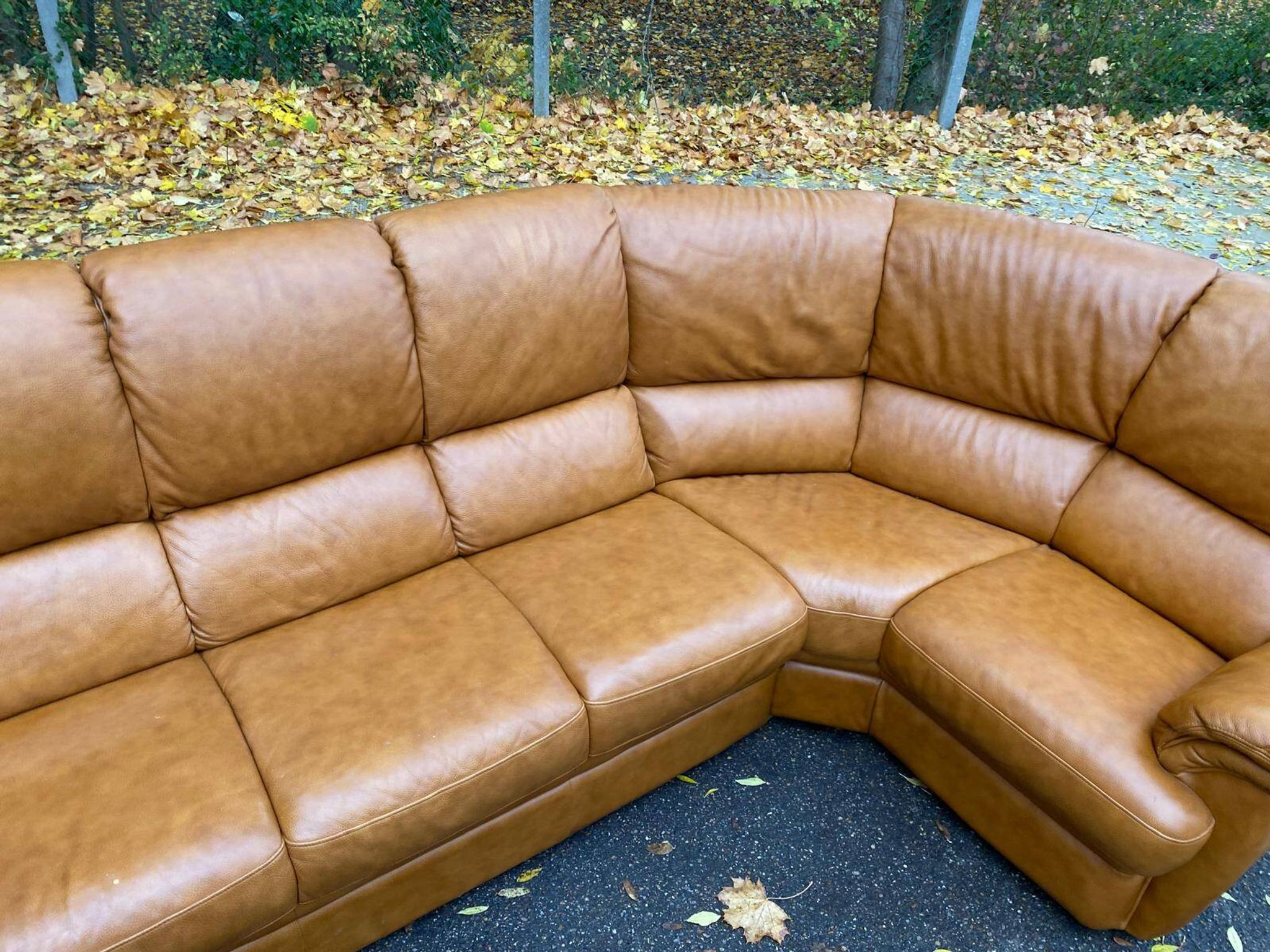 Grand canapé d'angle en cuir véritable marron cognac 6 places