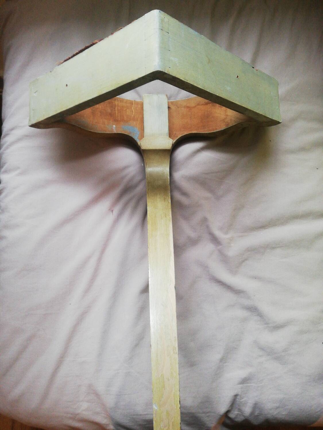 Golden wooden corner column and marble