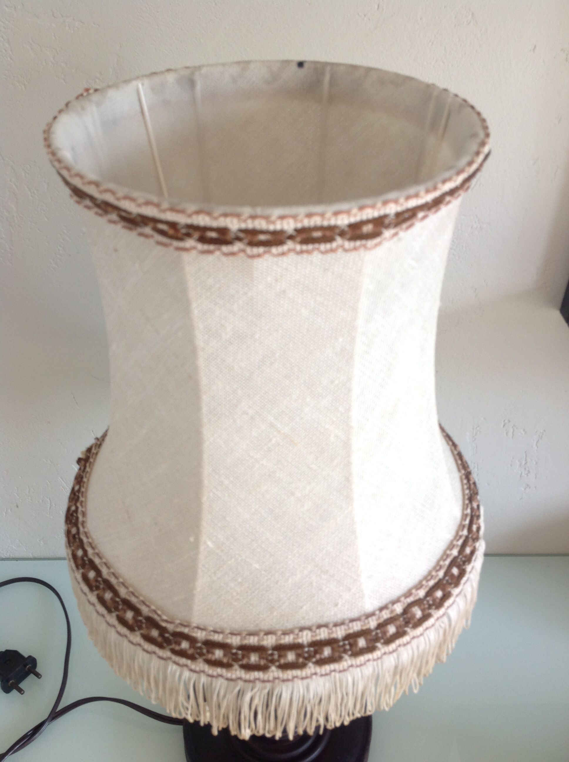 Lampe en bois tourné et abat en tissu beige style art déco / années 40-50