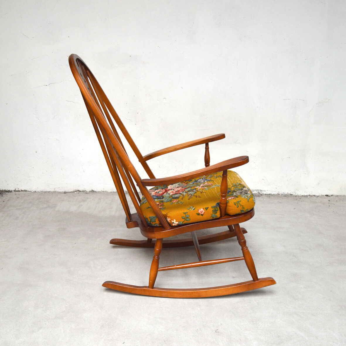 Rocking English Windsor 1950