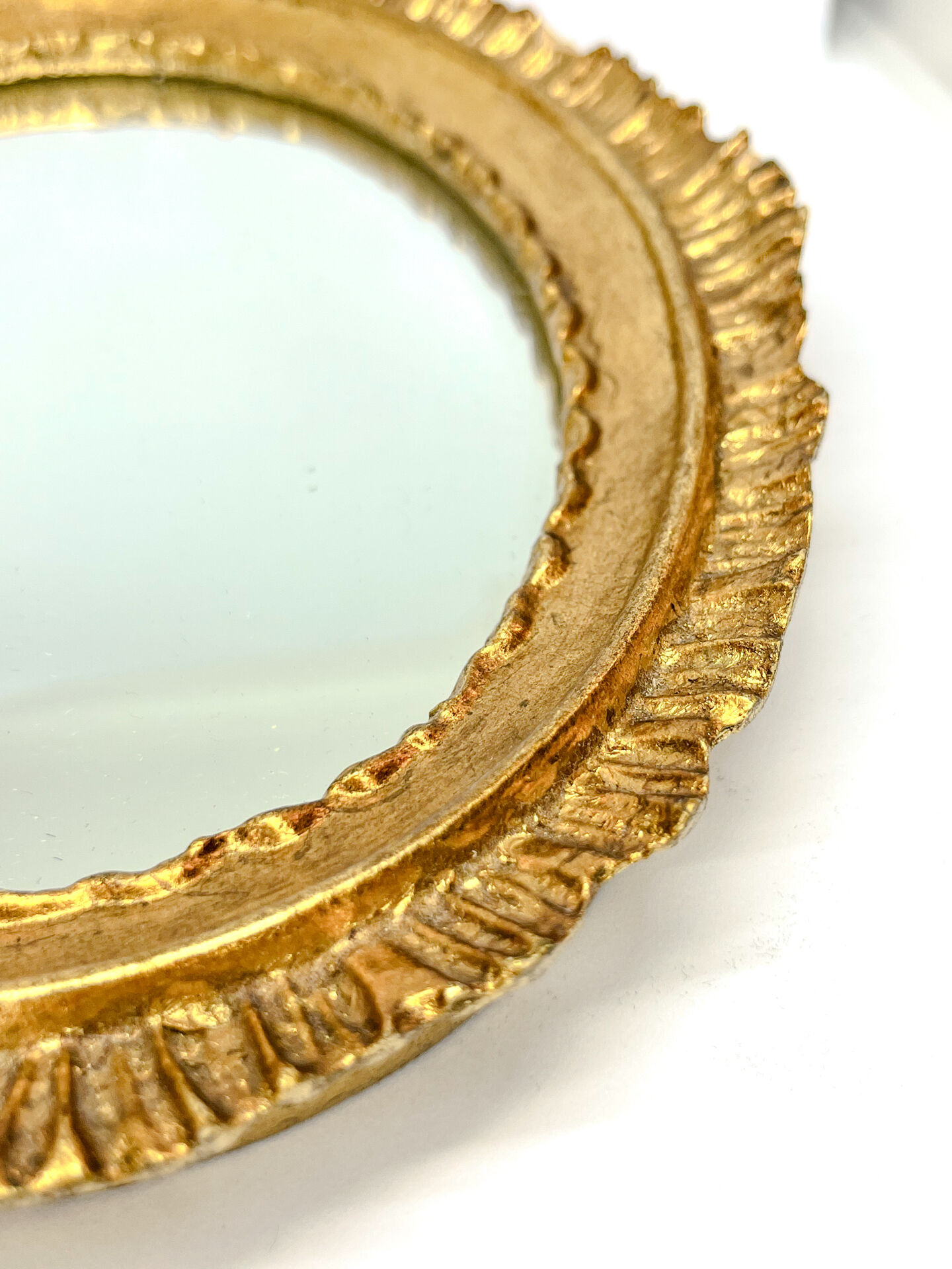 Antique oval mirror in gilded wood