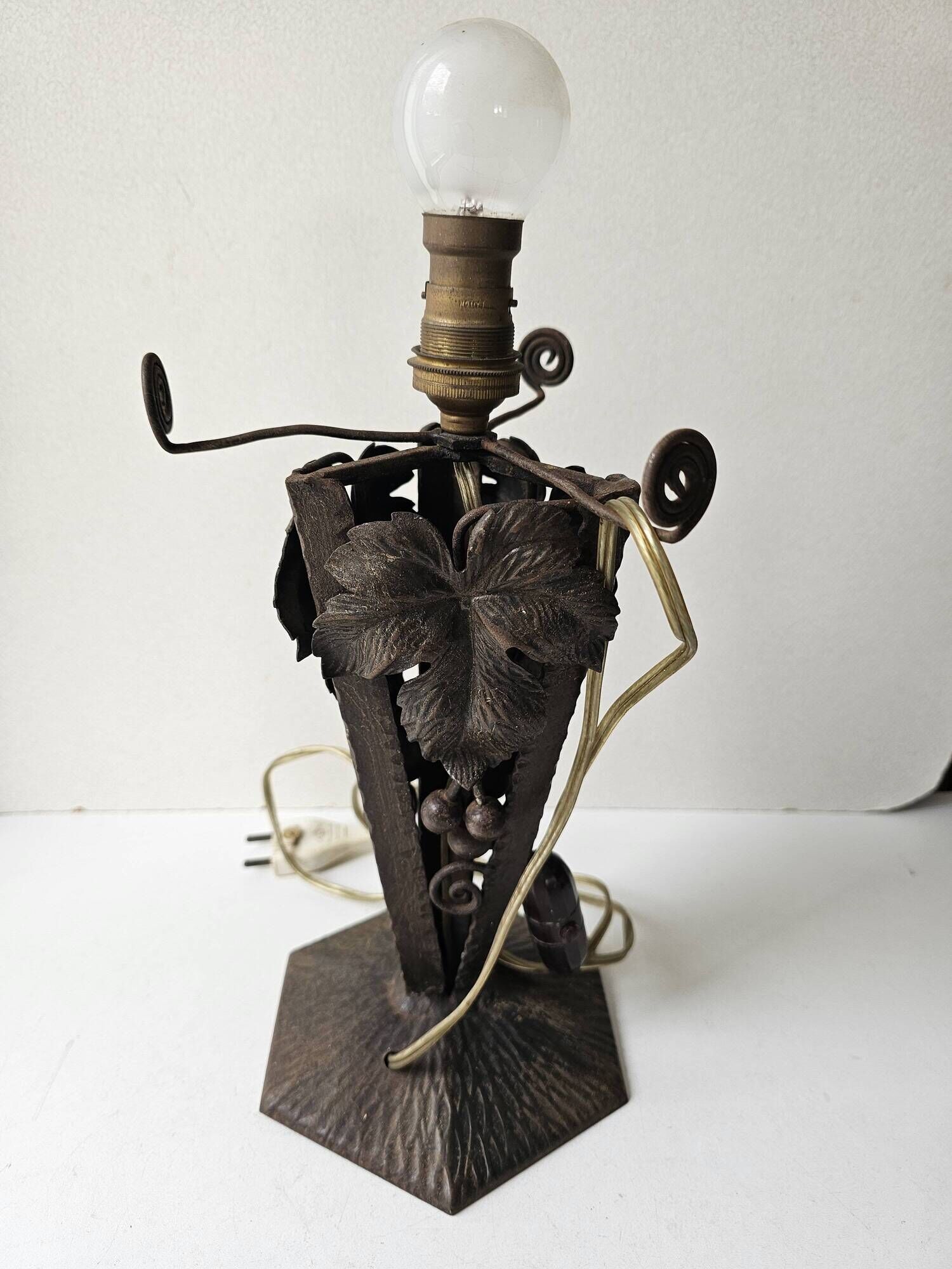Antique lamp base in wrought iron with leaf motif in Art Deco style from the 1930s.