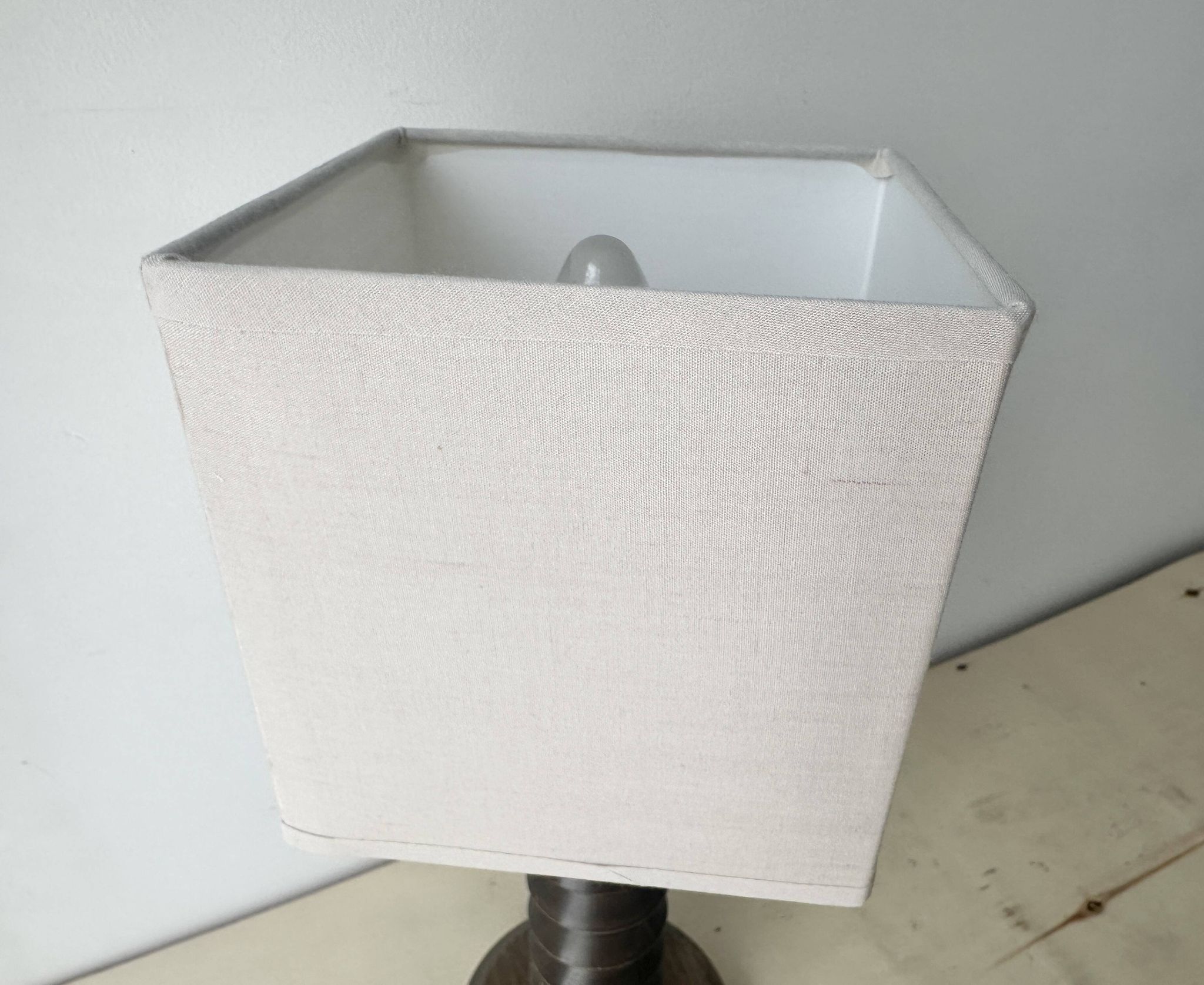 Pied de lampe rustique en bois tourné années 50, luminaire rustique vintage