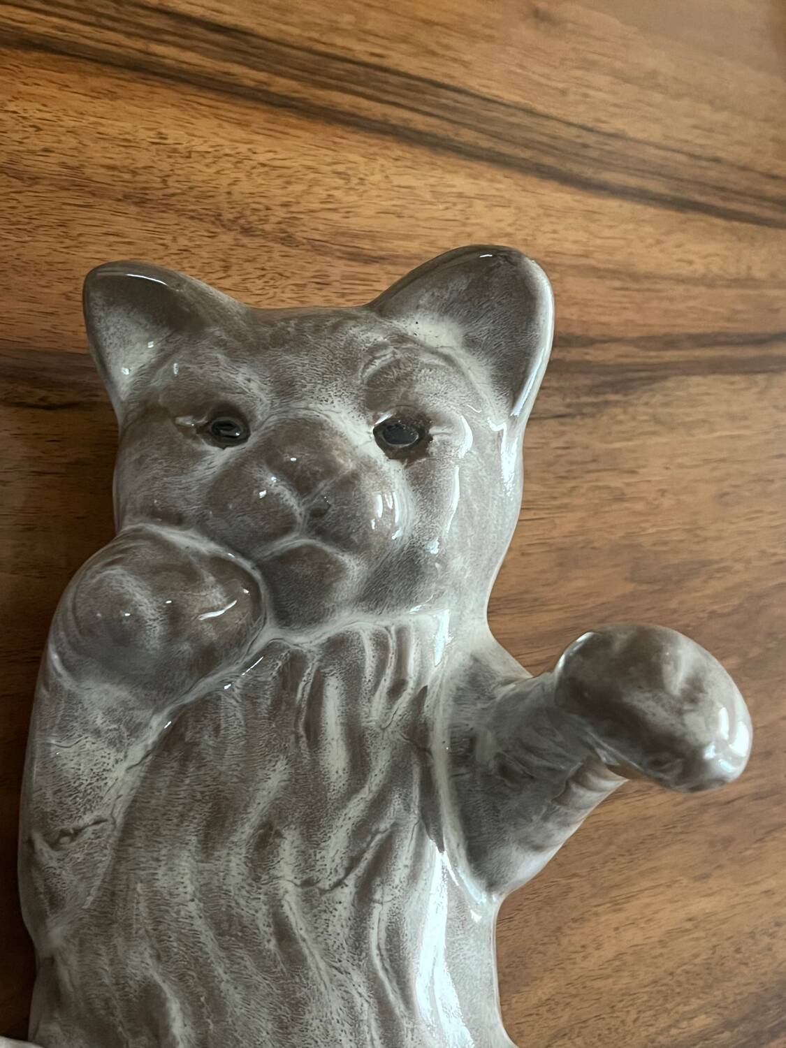 Chat sculpture. Grès . Taille réelle
