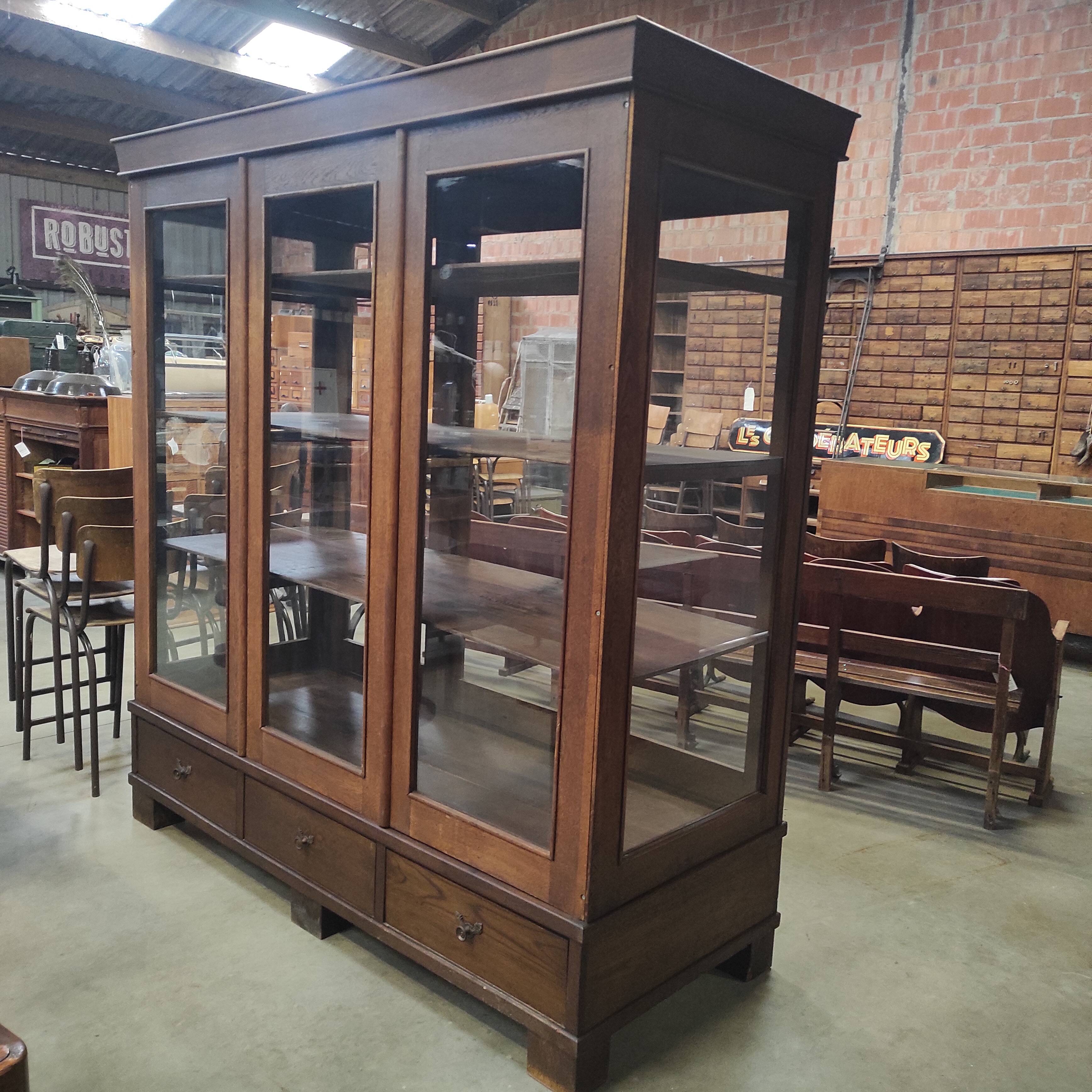 Vitrine de musée 6 tiroirs, vers 1900