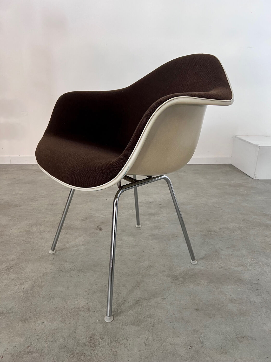 Old Charles and Ray Eames Vitra design armchair from the 70s fiberglass armchair fabric