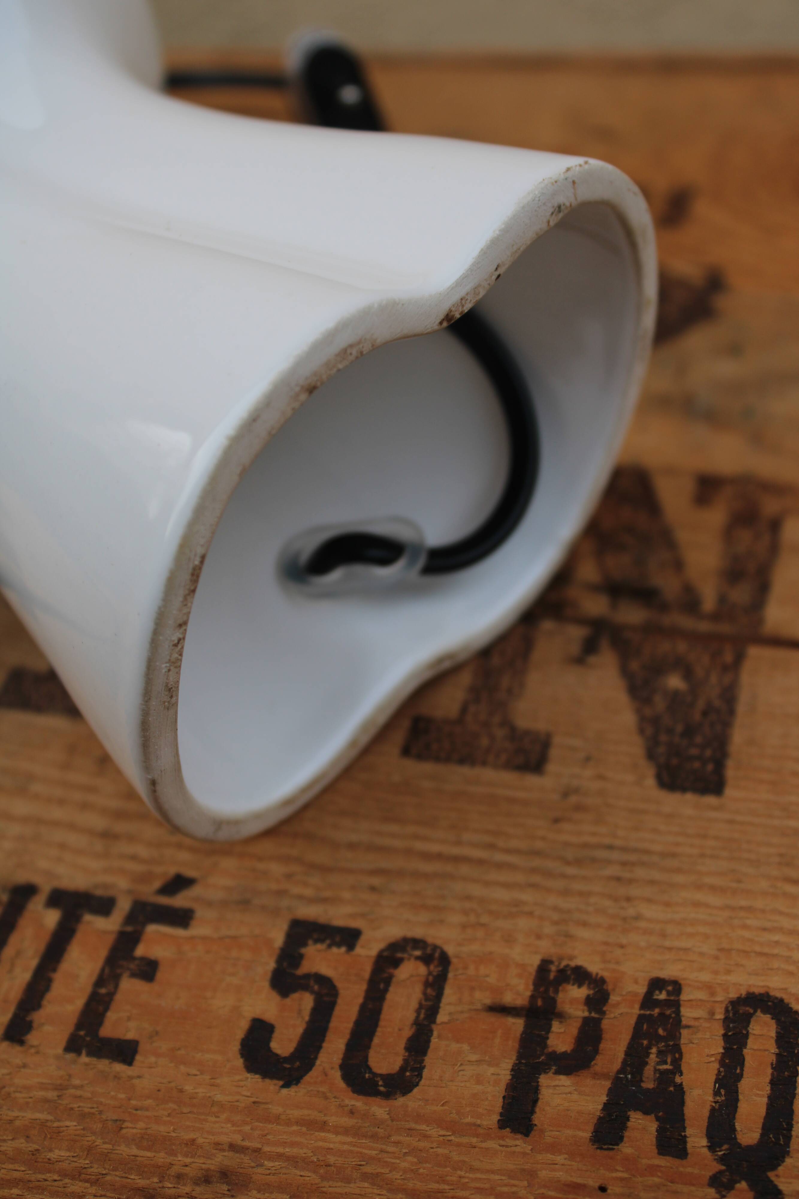 Hand-shaped lamp and opaline globe