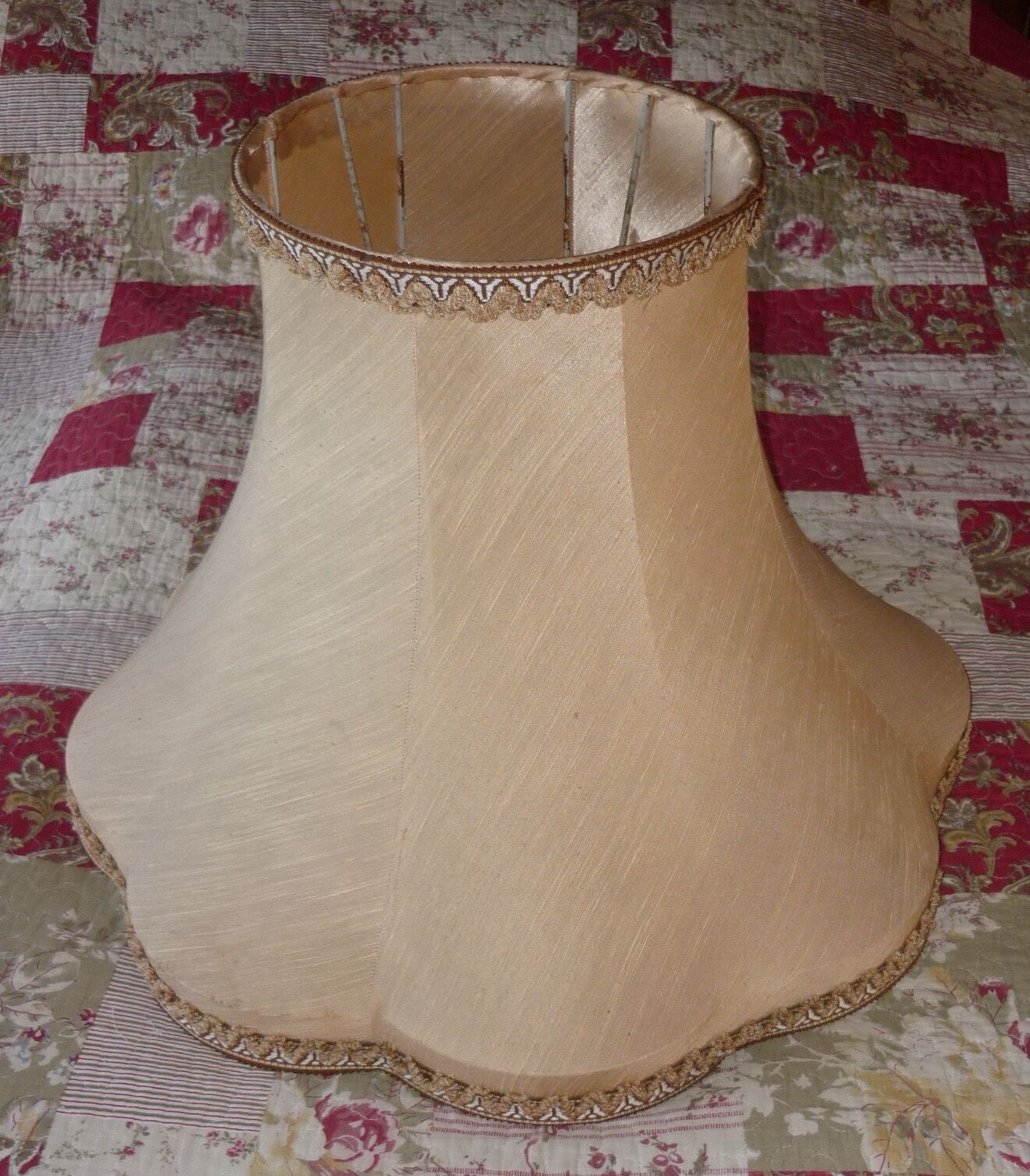 Lampshade pagoda greige rosé round scalloped headband Ø 56 cm