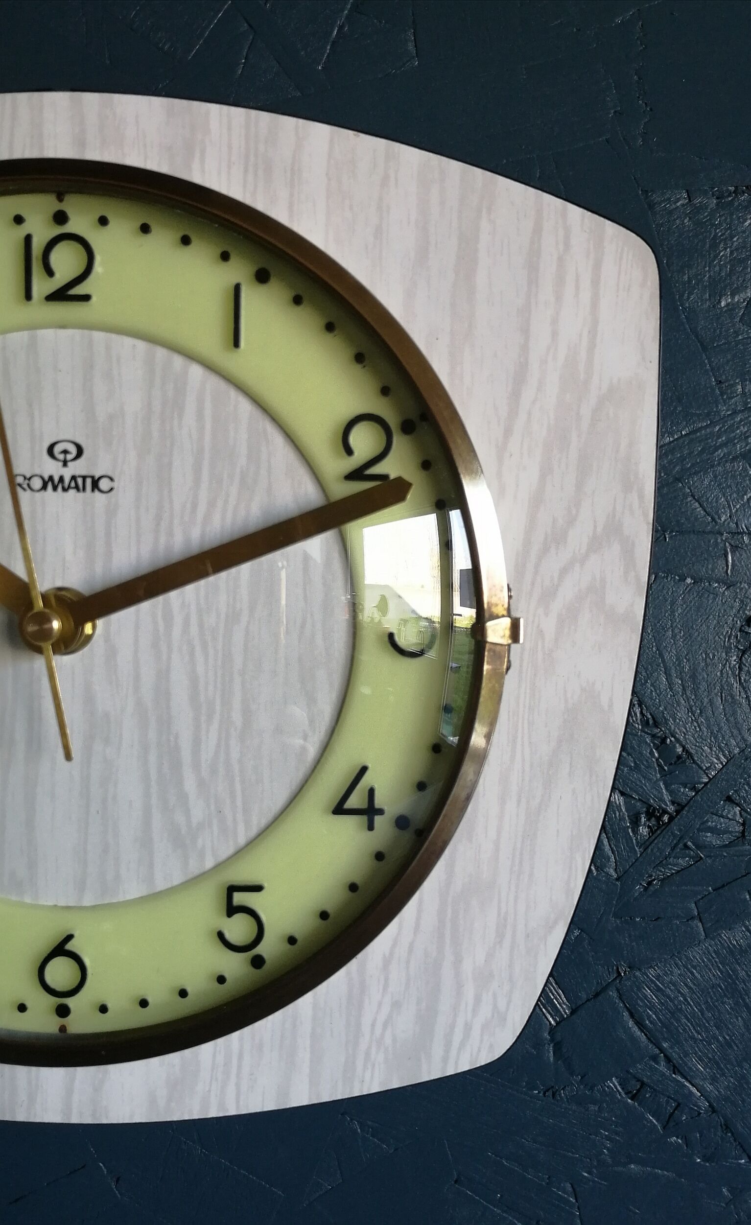 Vintage formica clock phosphorescent silent wall clock "Romatic gray wood"
