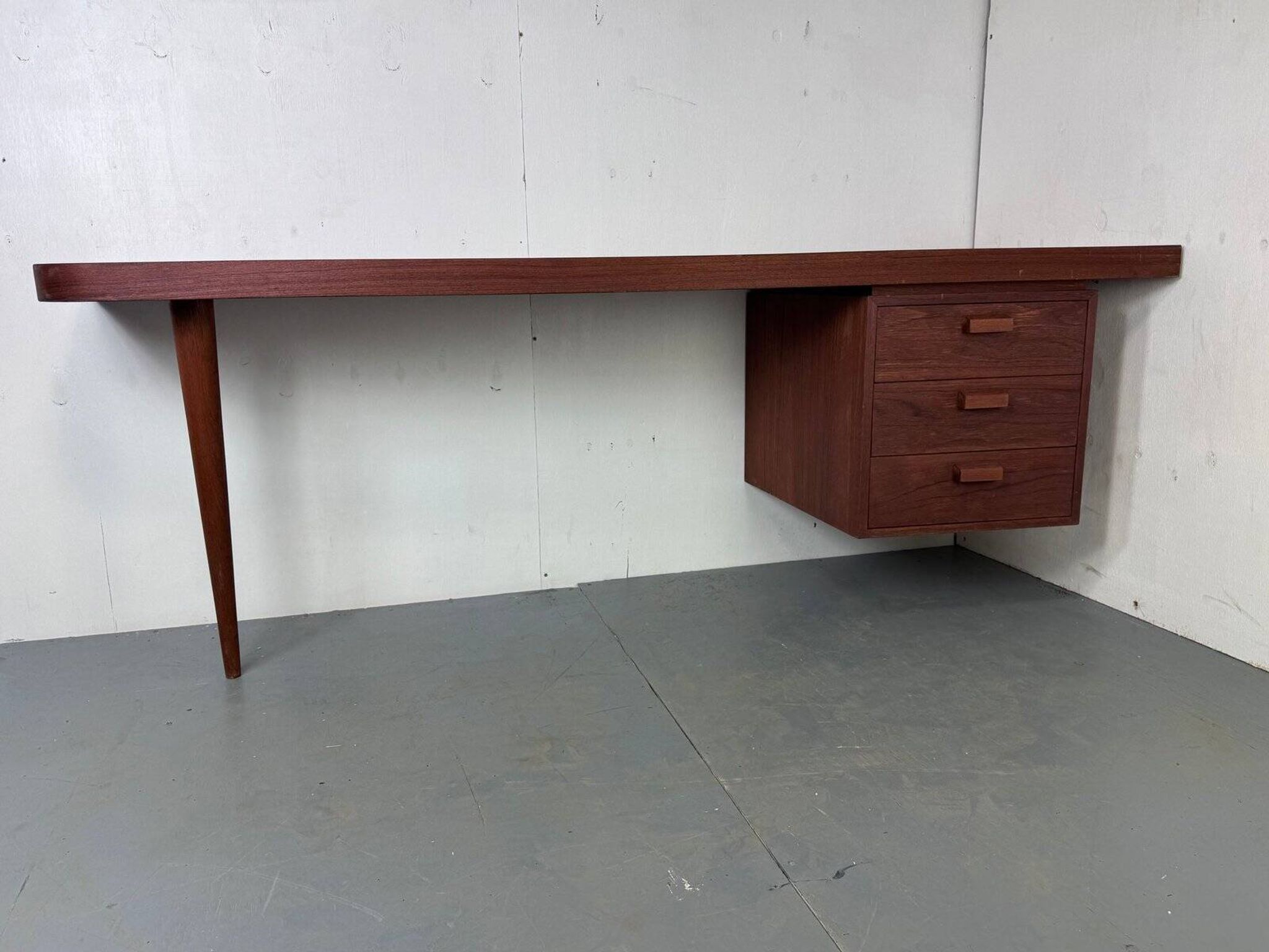 Bureau danois moderniste en teck, années 1950