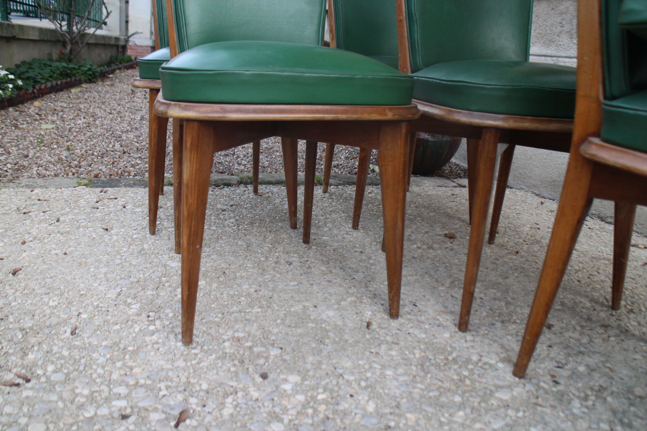 Série 6 chaises simili cuir vert 1950
