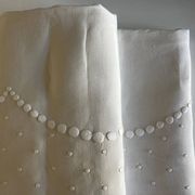 Drap de fil de lin brodé de pois sans monogramme 1950