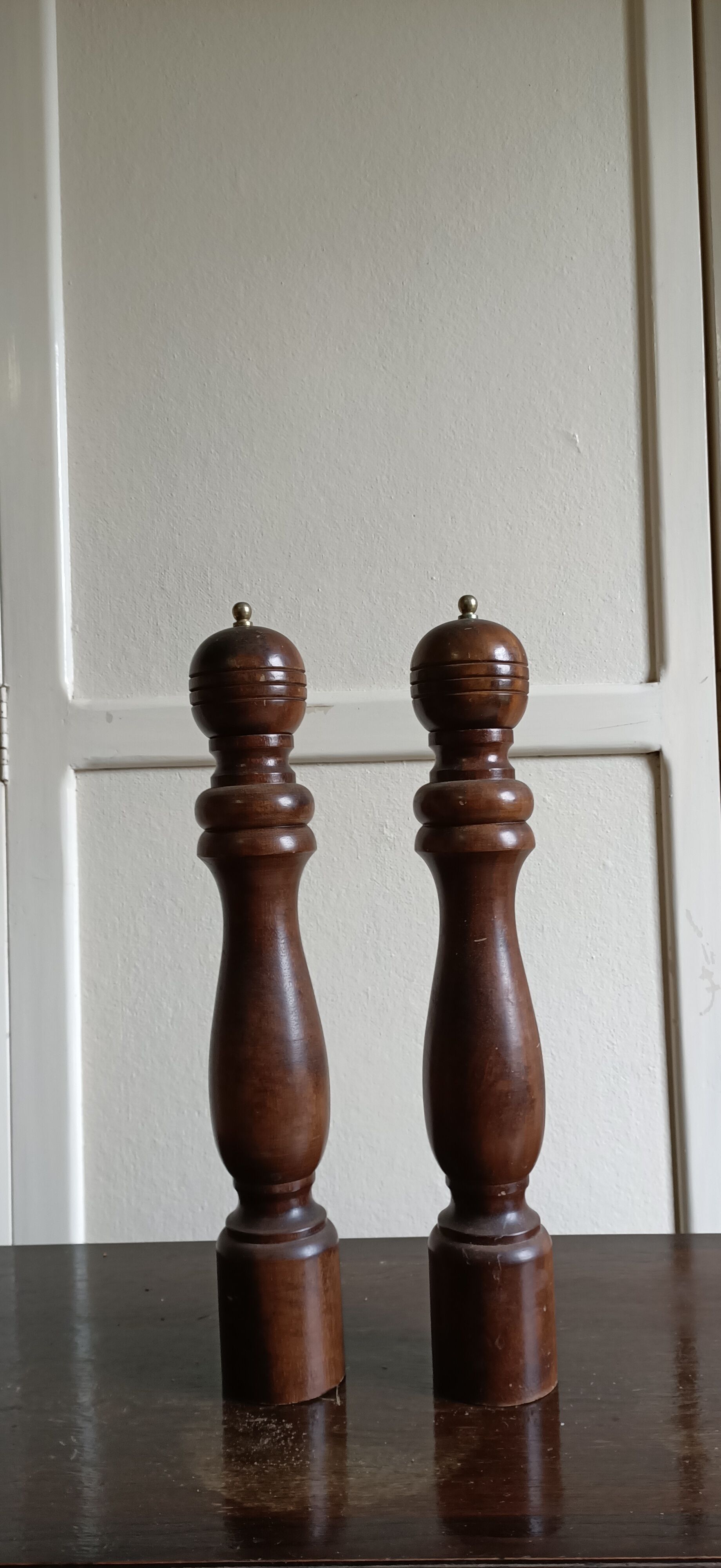Set pepper and salt shaker in xxl wood