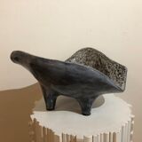 Free-form tripod cup