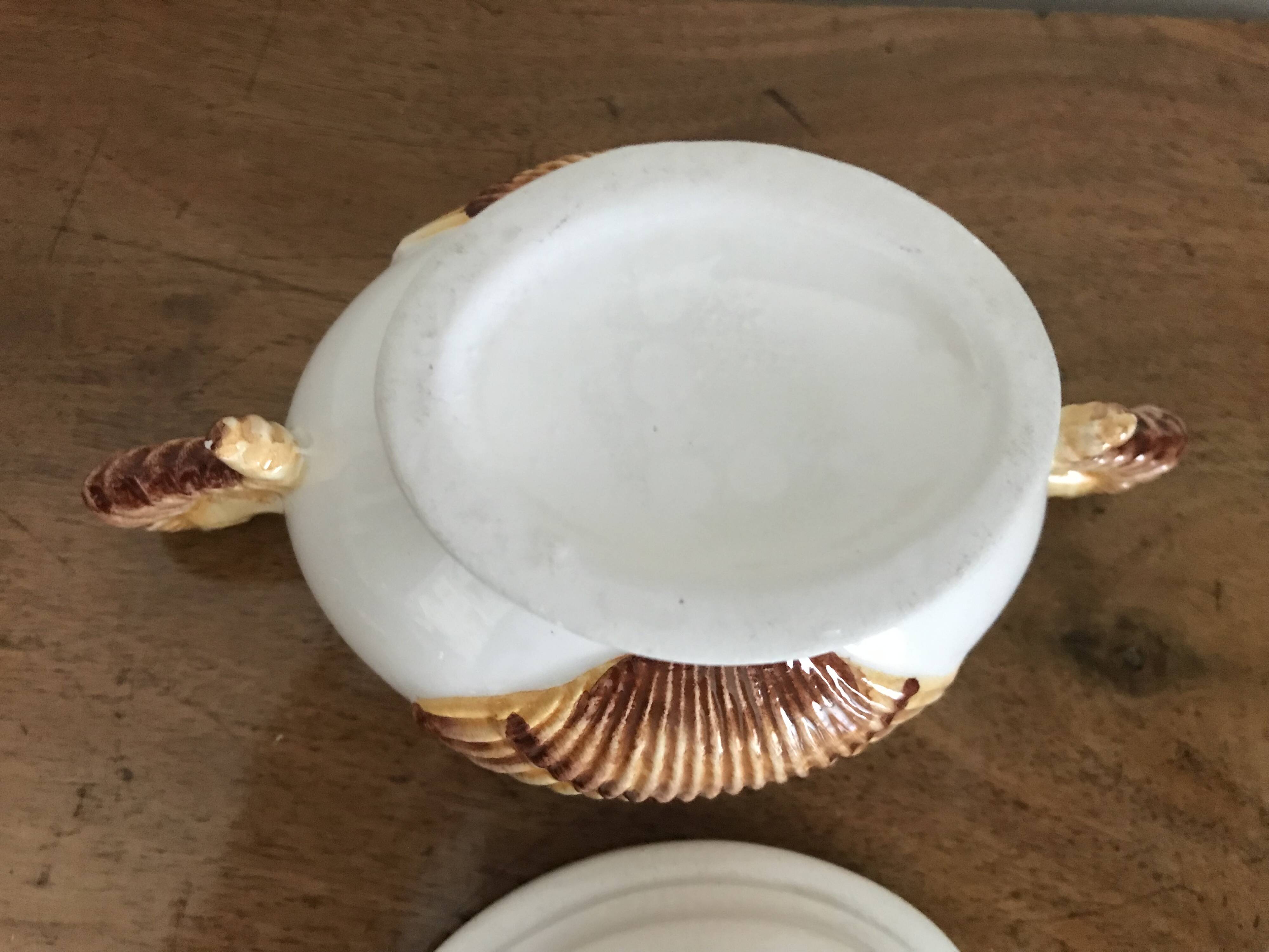 Zoomorphic covered pot decorated with seahorses