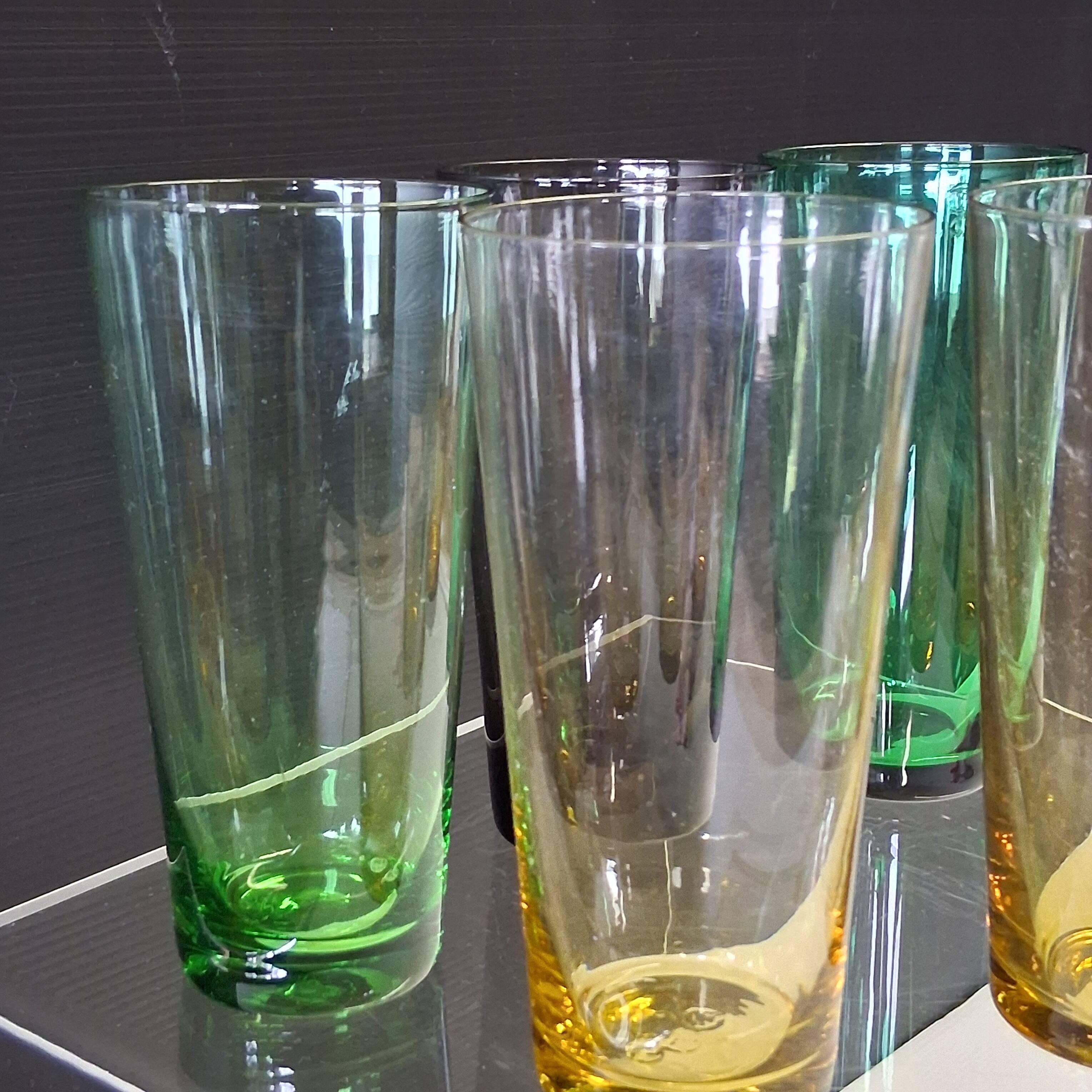 Set of 6 coloured vintage juice glasses in very good condition.