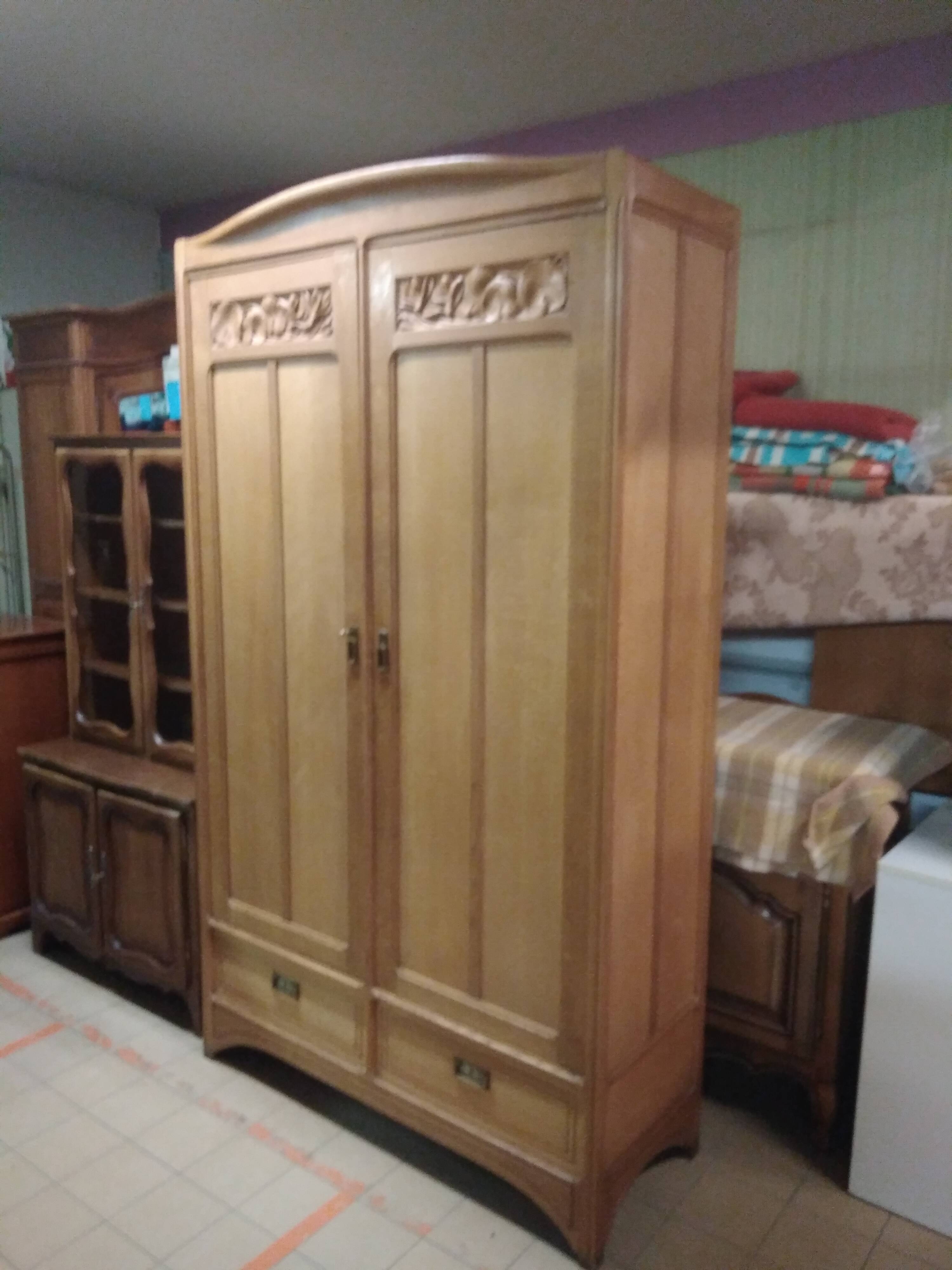Former Parisian cabinet high in oak with pediment - 50s