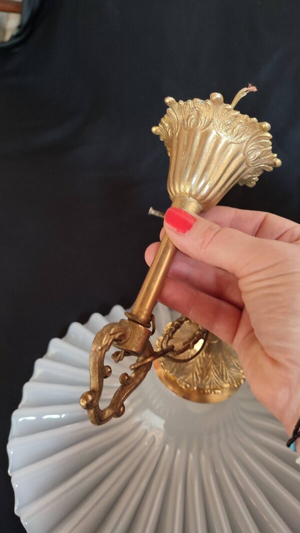 Suspension ronde en verre semi opaque plissé