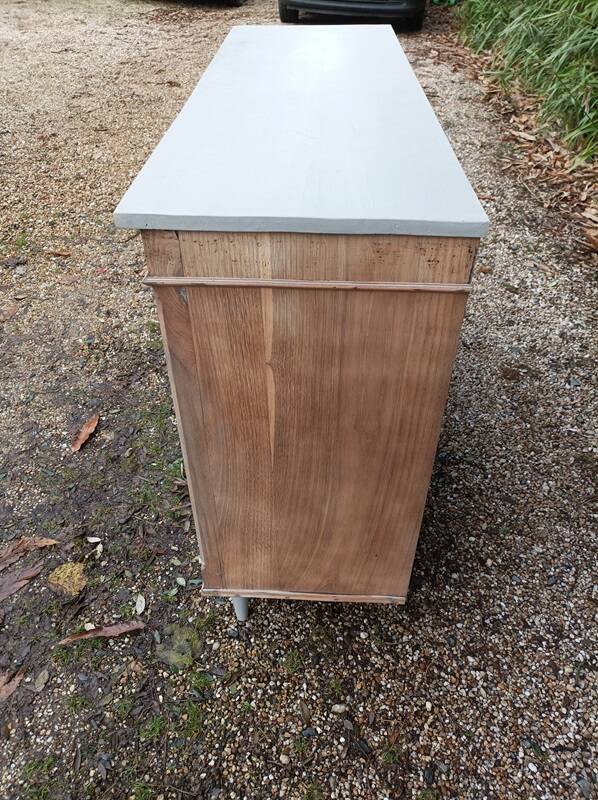 Solid wood buffet unit with glass doors and air-gummed dresser dpc 1223100