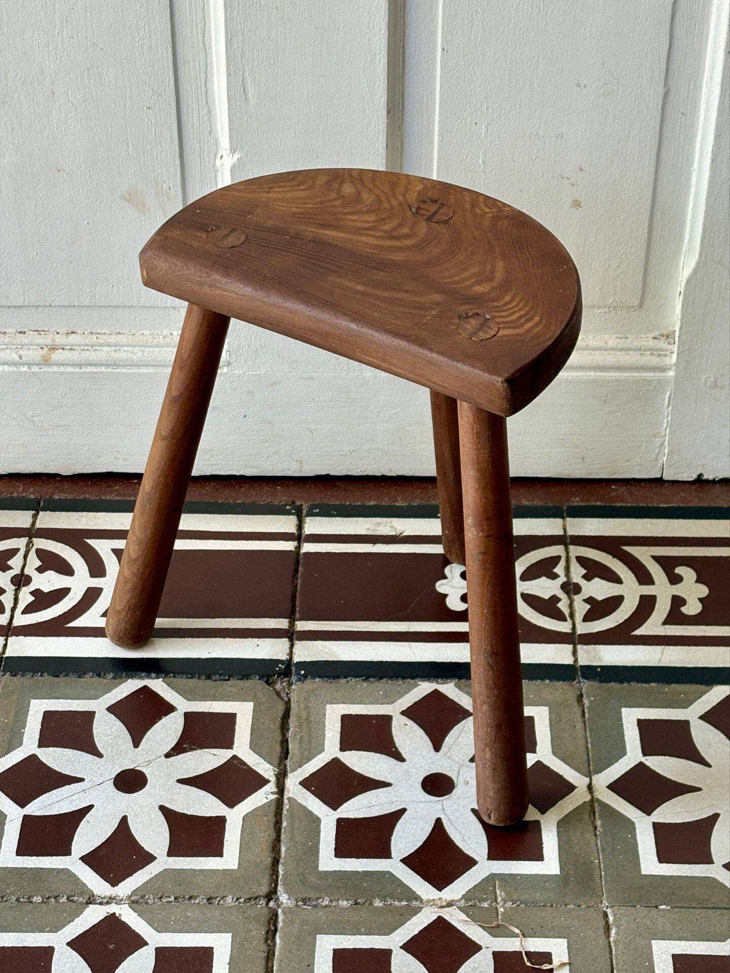 Tabouret tripode vintage en bois