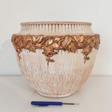 Terracotta pot cache golden flowers