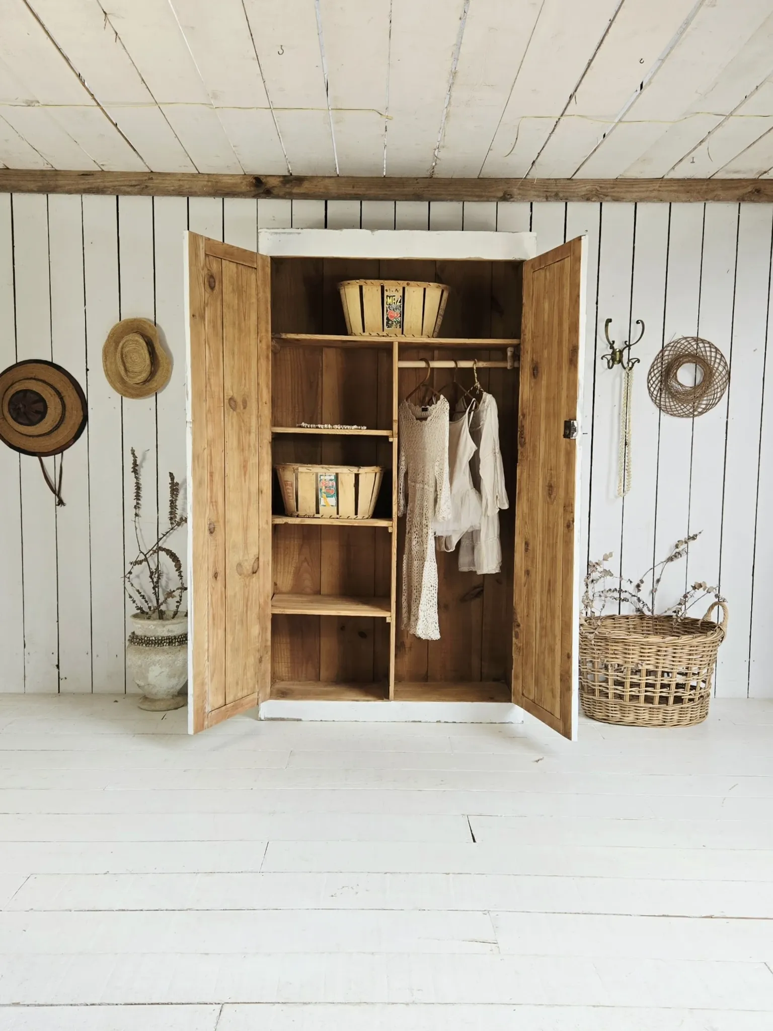 Workshop cabinet