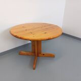 Vintage round pine table from the 60s and 70s with extensions