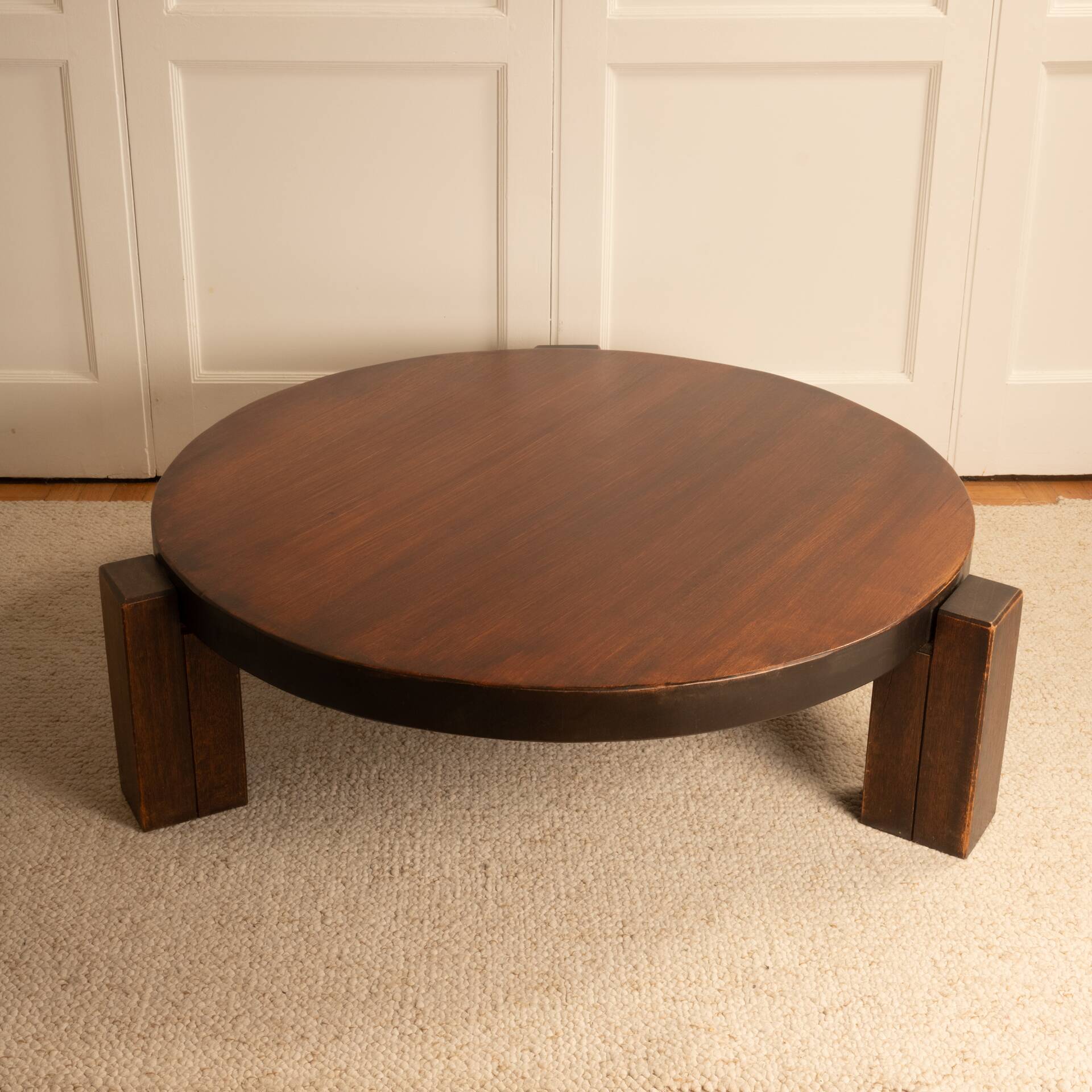 Circular tripod coffee table in oak - 70s