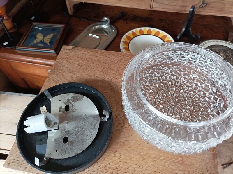 Plafonnier applique pointe diamant verre moulé base bakélite