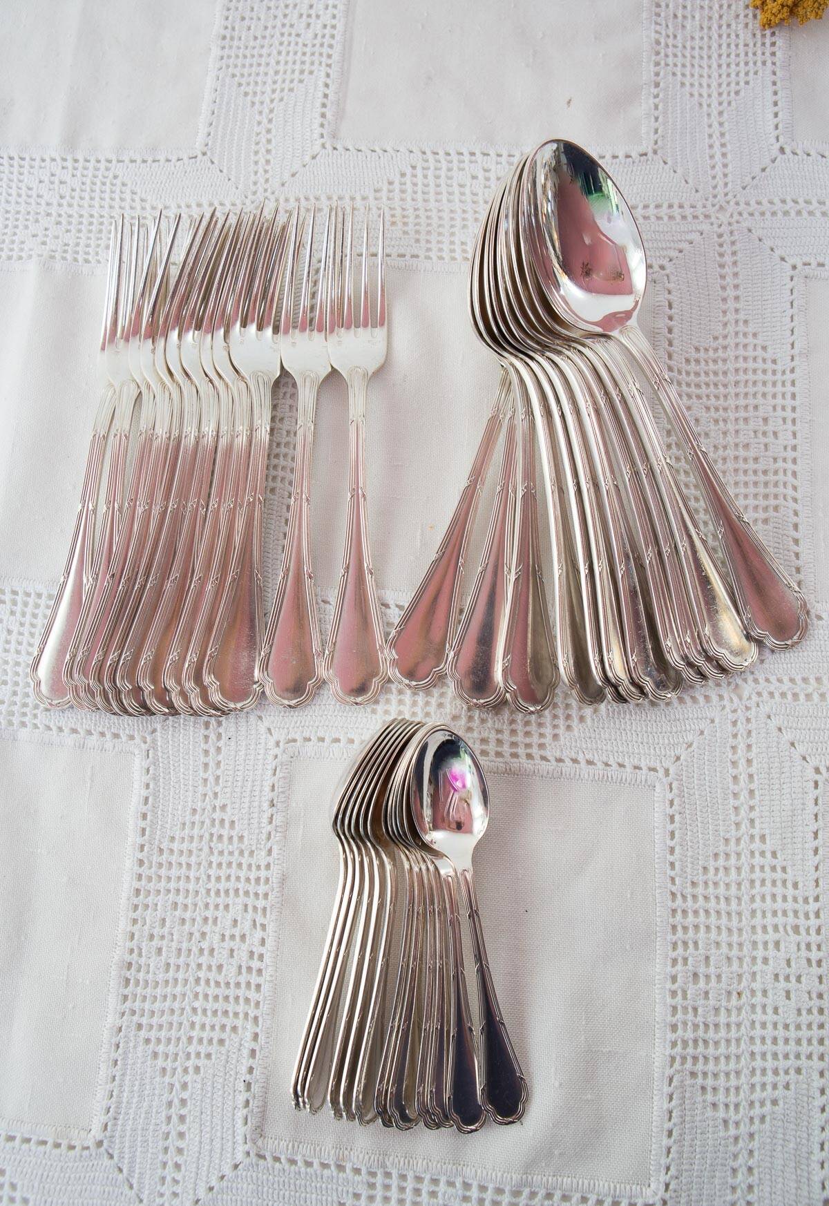 Cutlery set for 12 Ercuis “Trianon”, circa 1940 (40 pieces)