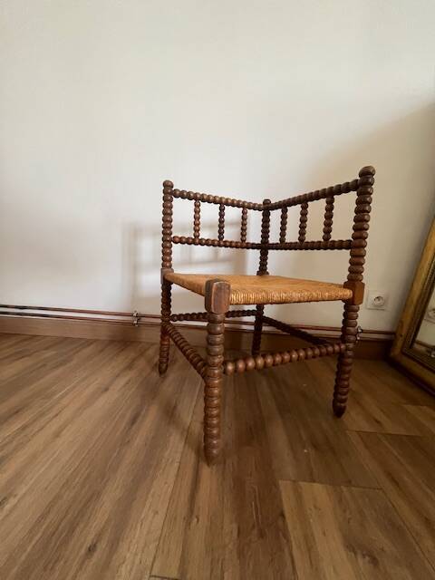 Turned wood corner chair