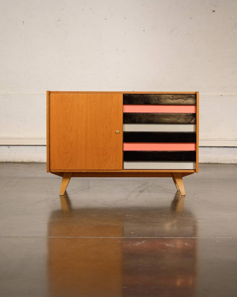 Buffet Jiri Jiroutek pink drawers