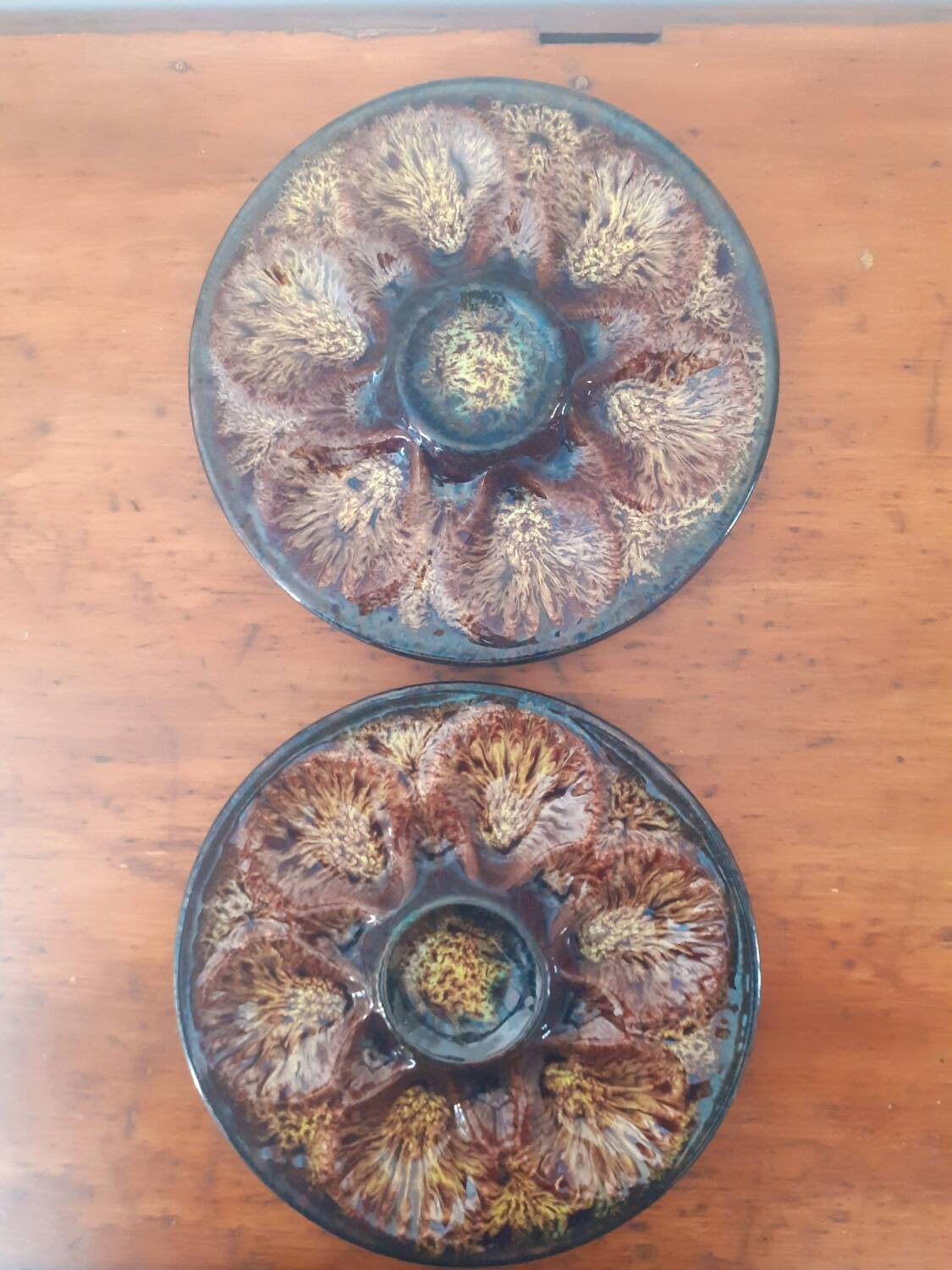 2 assiettes  à huitres Vallauris