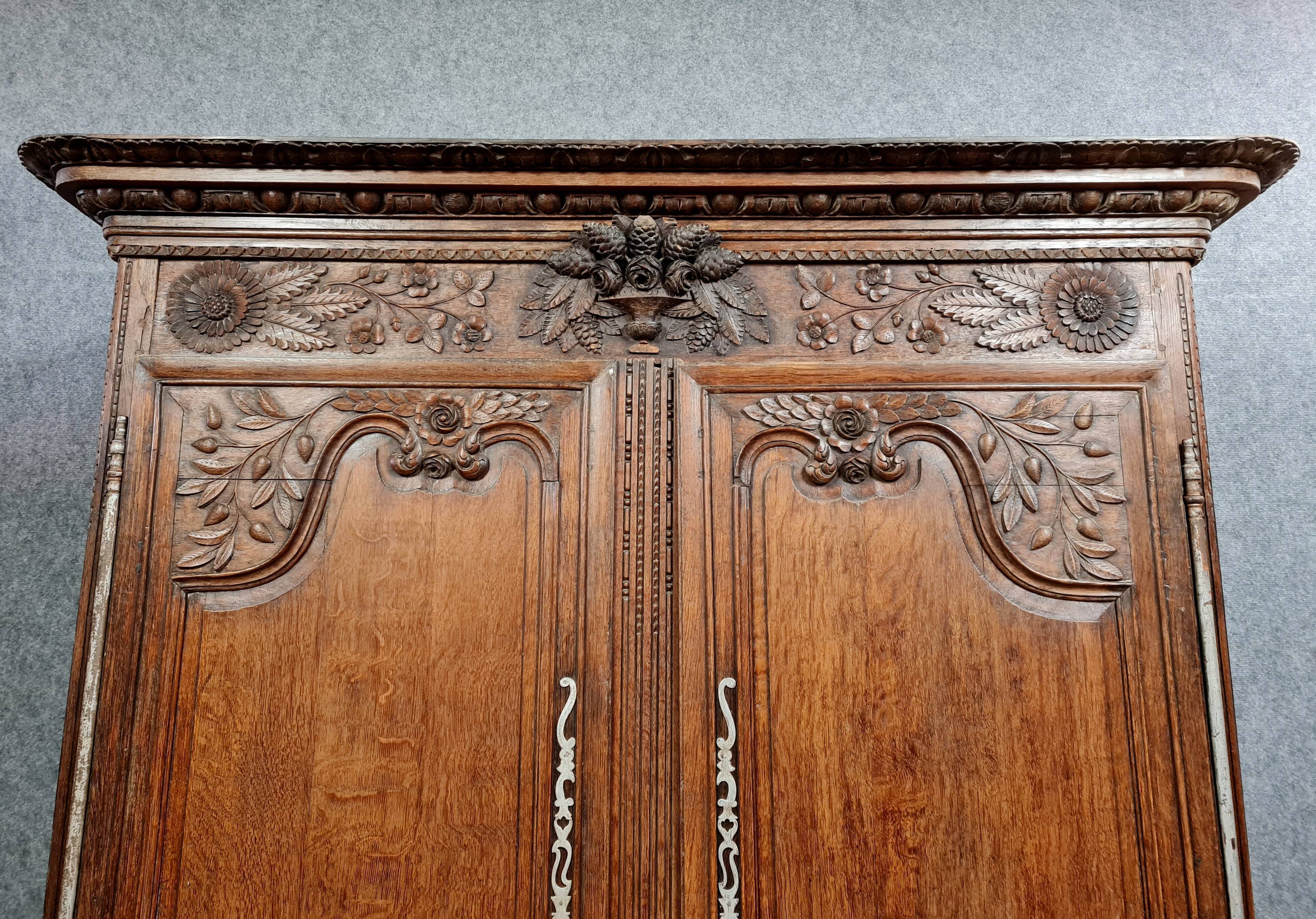 Armoire de mariage Normande de Vire en chêne maillé dit merrain époque