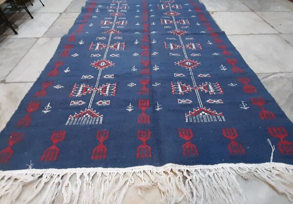 tapis kilim marocain bleu, tapis berbère en laine fait à la main 160/100cm