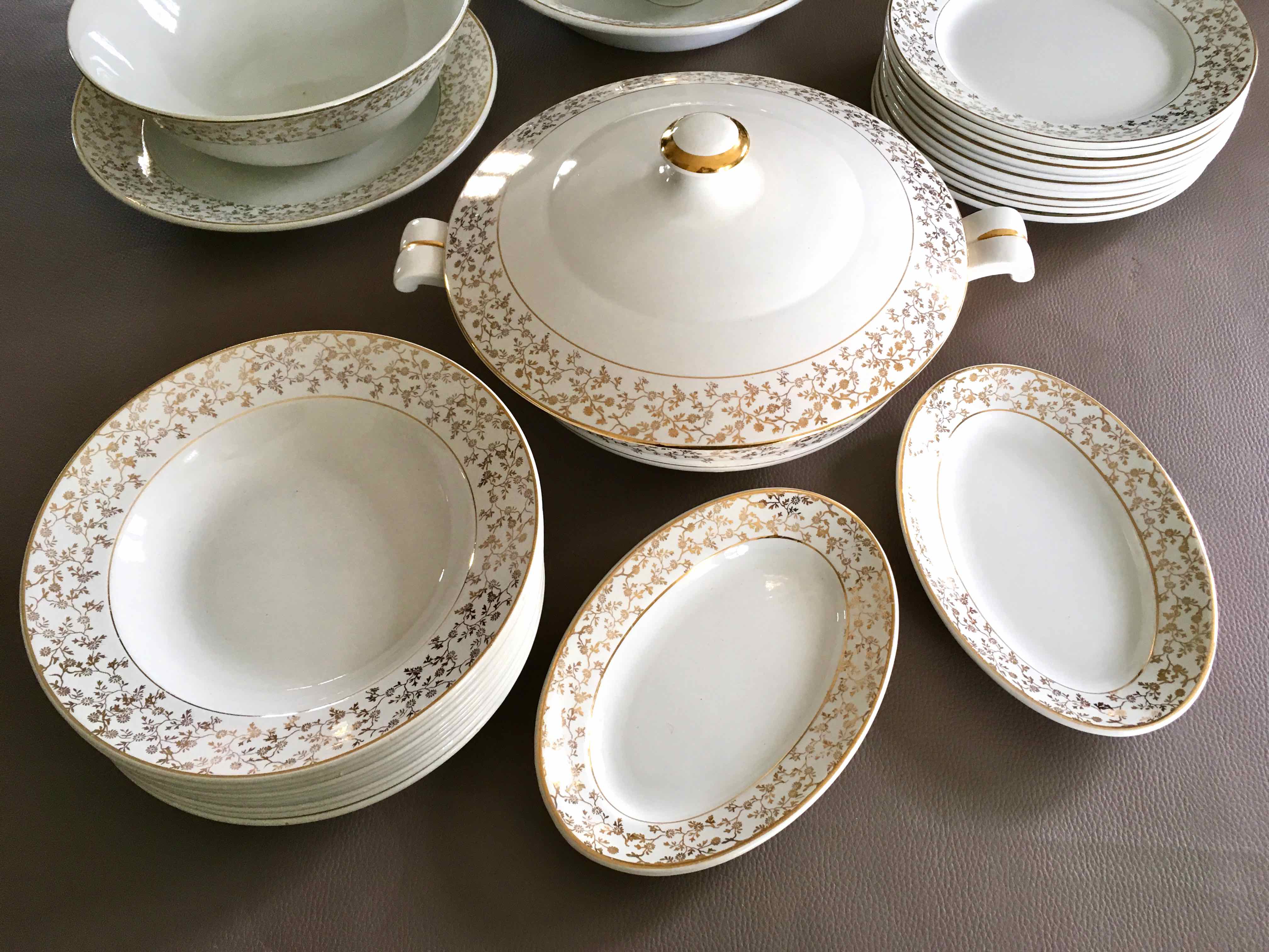 Porcelain plate service x 10 people