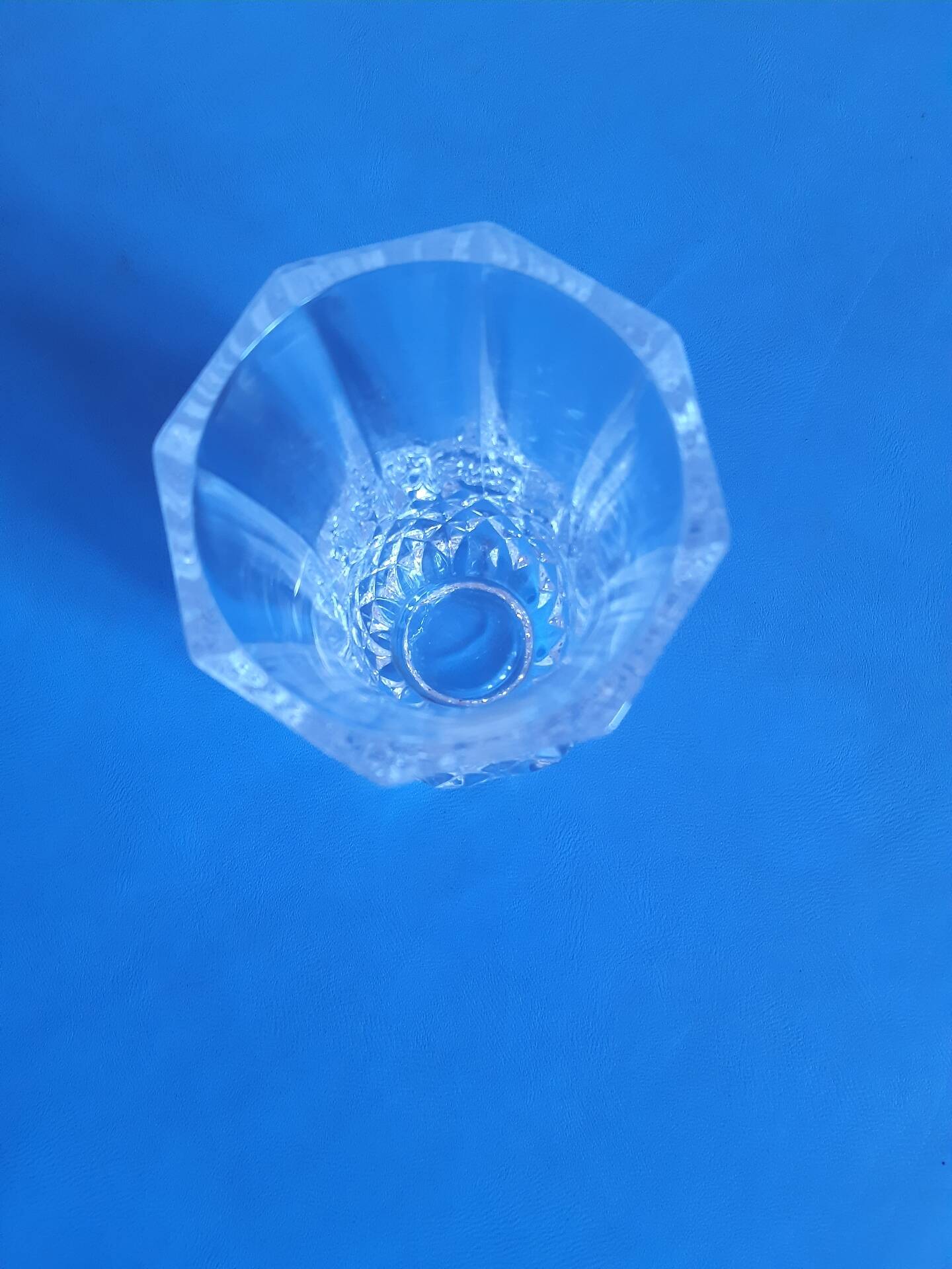 Small vintage Cristal d’Arques vase in cut glass – H. 13 cm