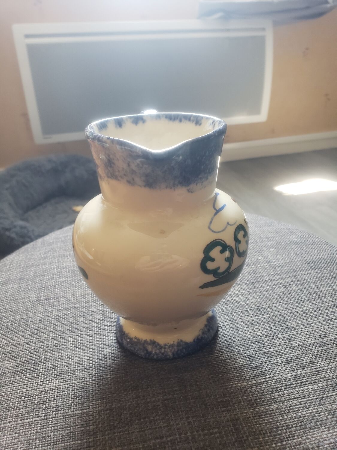 Breton pitcher sign tess