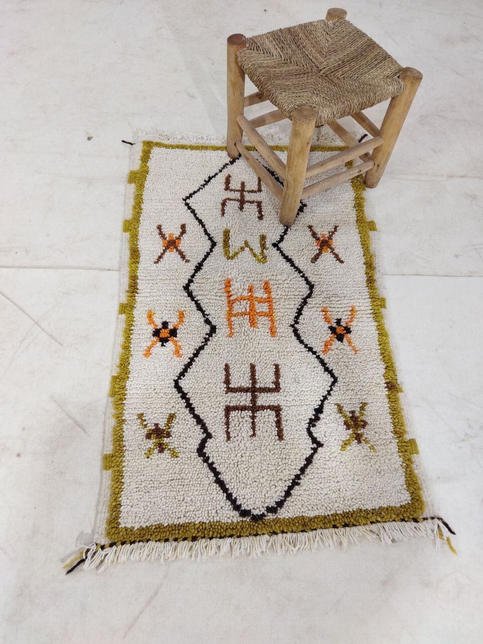 Moroccan berbere carpet 102x62cm