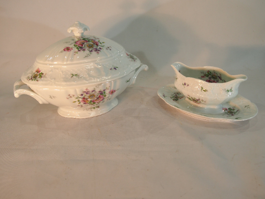 Lot Soupière and saucier Porcelaine hard Georges boyer
