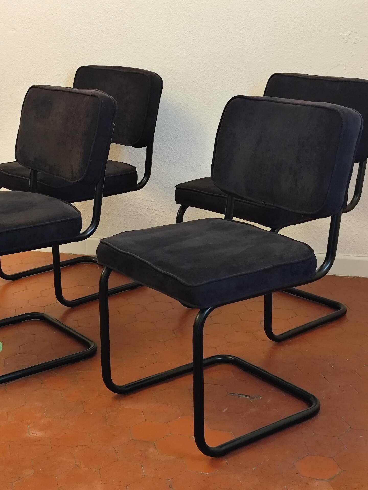 Lot 4 chaises velours noir