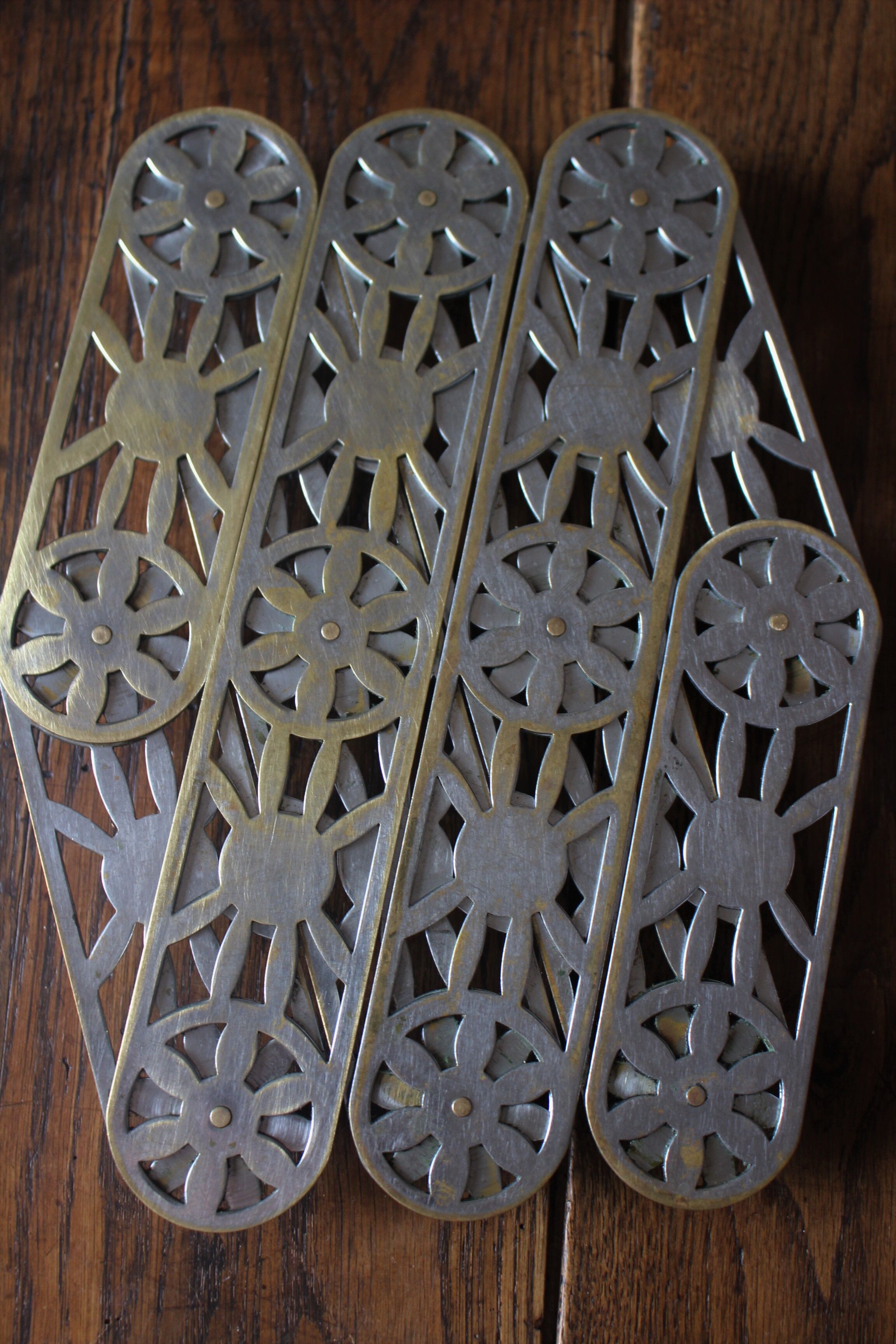 Folding metal trivia vintage flowers