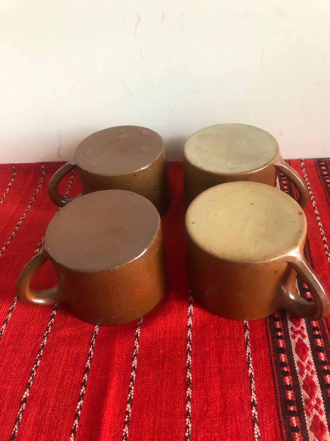 4 tasses en grès anciennes