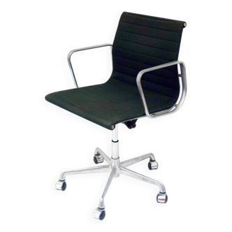 Charles & Ray Eames office chair mod. EA117 ICF production, 1970s