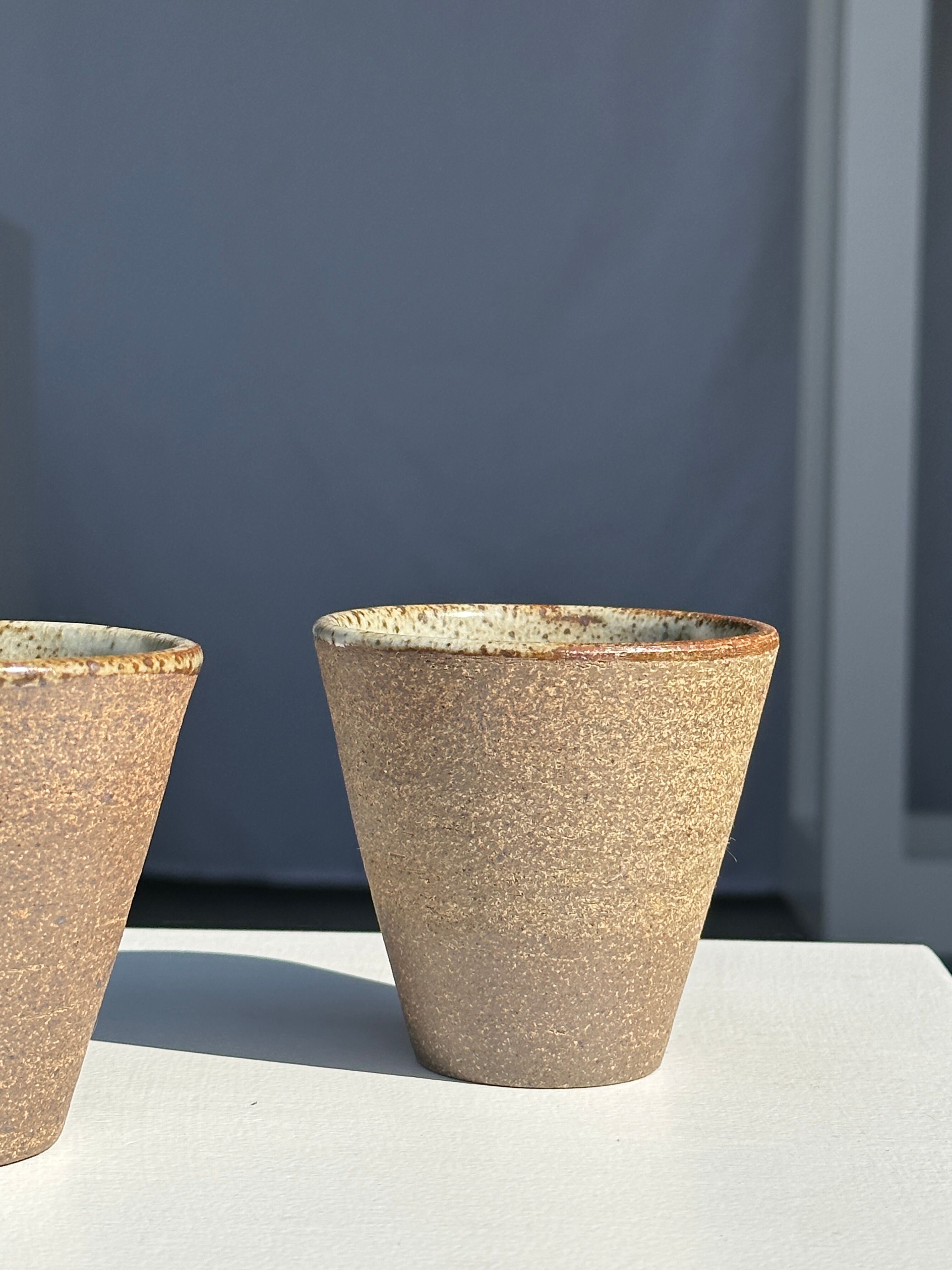 Lot de 2 tasses en céramique indonésienne (mat brun)