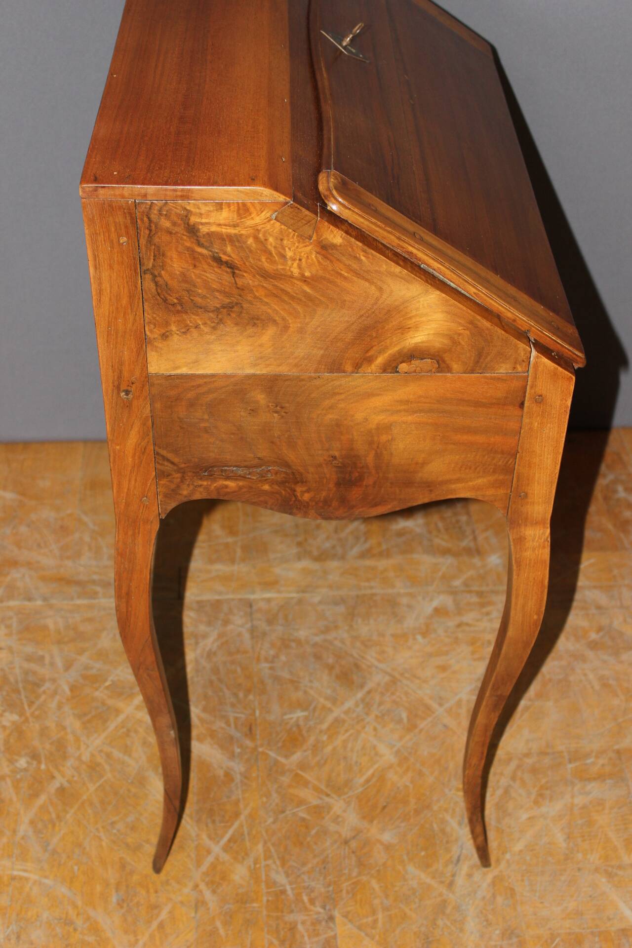 Louis XV donkey back desk in 18th century walnut