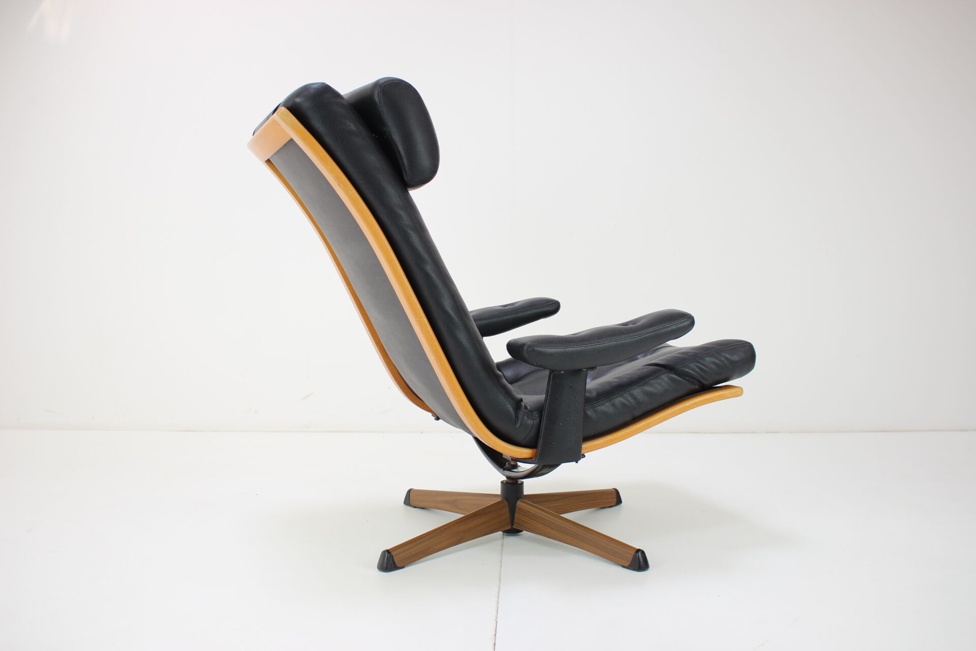 Mid-century swivel Chair by Gote Mobler, 1960's.