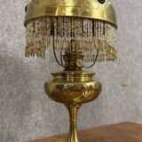 Lampe a pétrole époque Art Nouveau en laiton doré et ciselé vers 1900