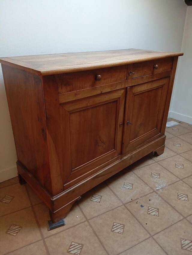 Elegant rectangular low sideboard