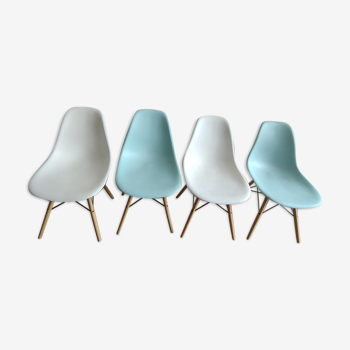 Set of 4 chairs by Charles & Ray Eames for Herman Miller